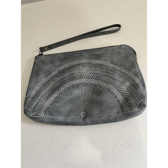 Leaders In Leather Wristlet Embossed Gray Leather Small - Picture 2 of 9